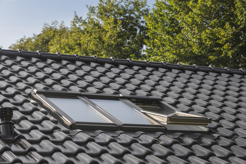 VELUX lance deux nouvelles variantes de fenêtres de toit 2en1 et 3en1 et annonce une série de promotions pour les installateurs belges et luxembourgeois inscrits au programme de fidélité « VELUX Club »