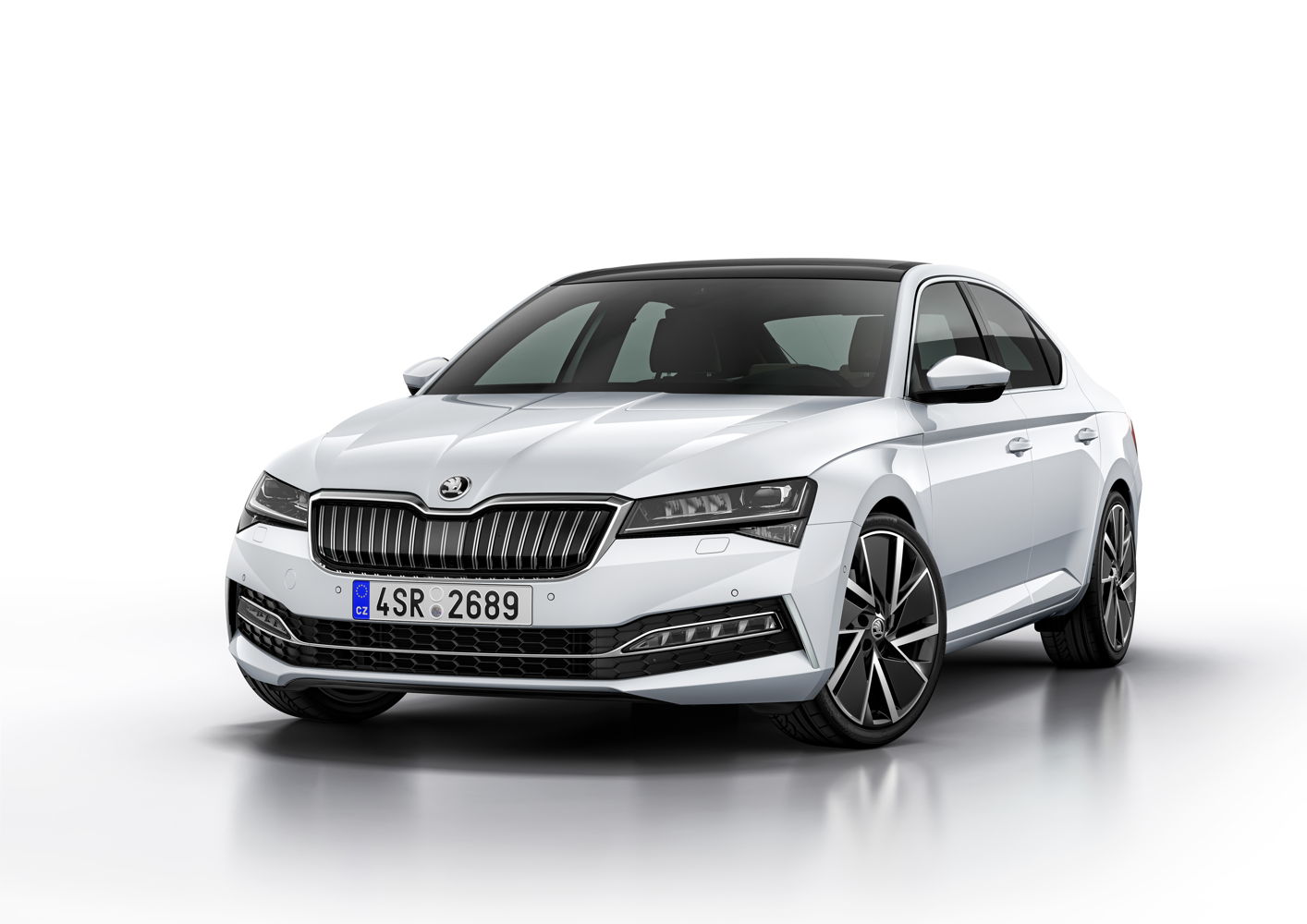 In the SUPERB iV, a 1.4 TSI petrol engine and an electric
motor deliver a combined power output of 160 kW (218 PS).