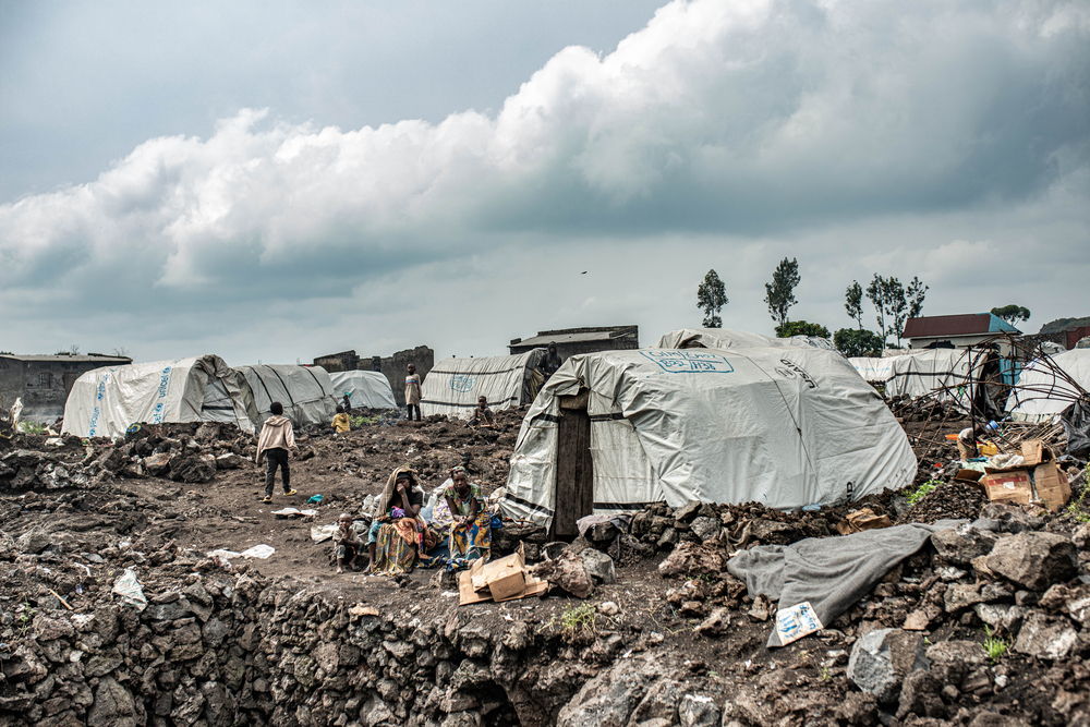 Numerous internally displaced people in the Bulengo camp, located next to Goma, are leaving the camp, while others are staying, sometimes too afraid to hit the road.