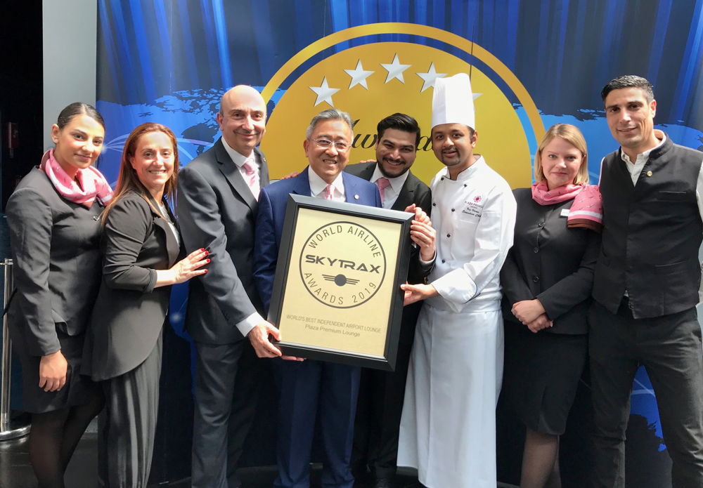 Song Hoi-see, Plaza Premium Group‘s Founder and CEO (centre, with the Award); Amin Amin, General Manager, UK, Plaza Premium Group (third from left); Analia Marinoff, General Manager, Italy, Plaza Premium Group (second from left); together with the London’s and Rome’s service teams including bartender, chef and customer service officers at the Skytrax award ceremony of “2019 World’s Best Independent Airport Lounge” at the Paris Air Show