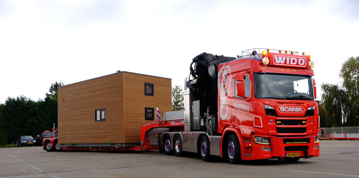 De belangrijke eisen bij de keuze van de dieplader waren voor Wido een zeer lage vloer en maximale wendbaarheid. Nooteboom boodt hierbij de beste oplossing. 