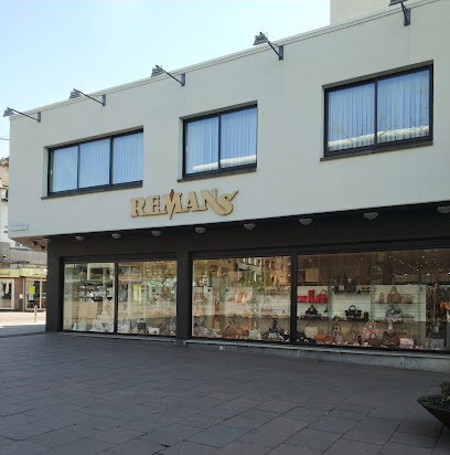 Tot voor kort was er een schoenenwinkel gevestigd in het pand. Tot voor kort was er een schoenenwinkel gevestigd in het pand.