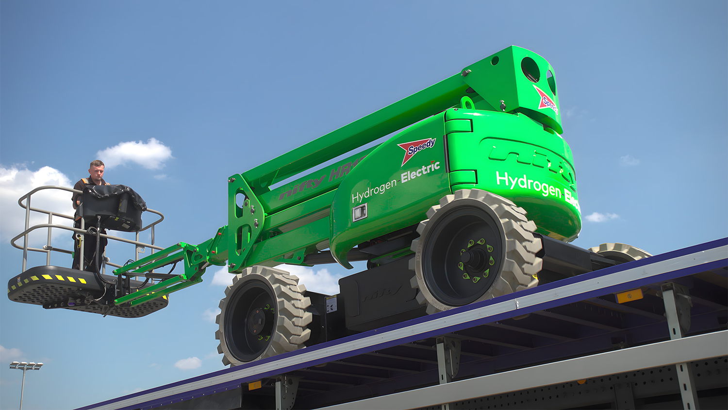 Fuel cell-powered access platform 