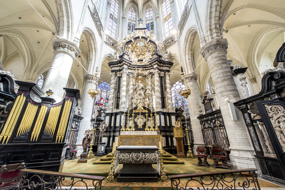 Te restaureren oostzijde van de kerk (1) ©Kioni Papadopoulos Te restaureren oostzijde van de kerk (1) ©Kioni Papadopoulos