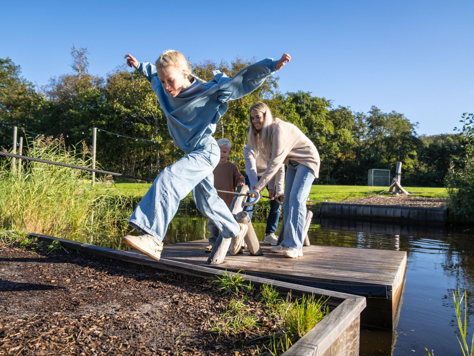 Roompot Kustpark Texel en IVN Natuureducatie organiseren op 14 juni Slootjesdag Texel