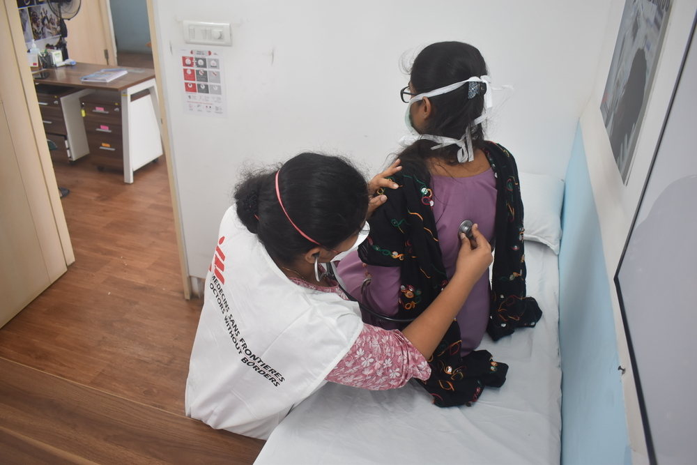 MSF Medical Doctor Ramya, conducting physical examination of female DRTB patient during her follow-up visit to endTB clinic. The endTB trial results will be presented at the Union World Conference, 15-18 November 2023, in Paris, France. | Photographer: Siddhesh Gunandekar/MSF | Date: 29/10/2023 | Location: India MSF Medical Doctor Ramya, conducting physical examination of female DRTB patient during her follow-up visit to endTB clinic. The endTB trial results will be presented at the Union World Conference, 15-18 November 2023, in Paris, France. | Photographer: Siddhesh Gunandekar/MSF | Date: 29/10/2023 | Location: India