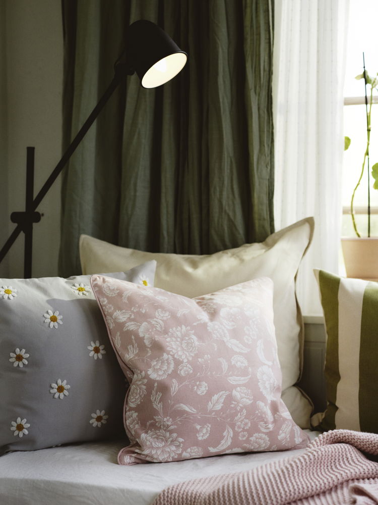 IKEA_IDALINNEA cushion cover in pink__€4,99