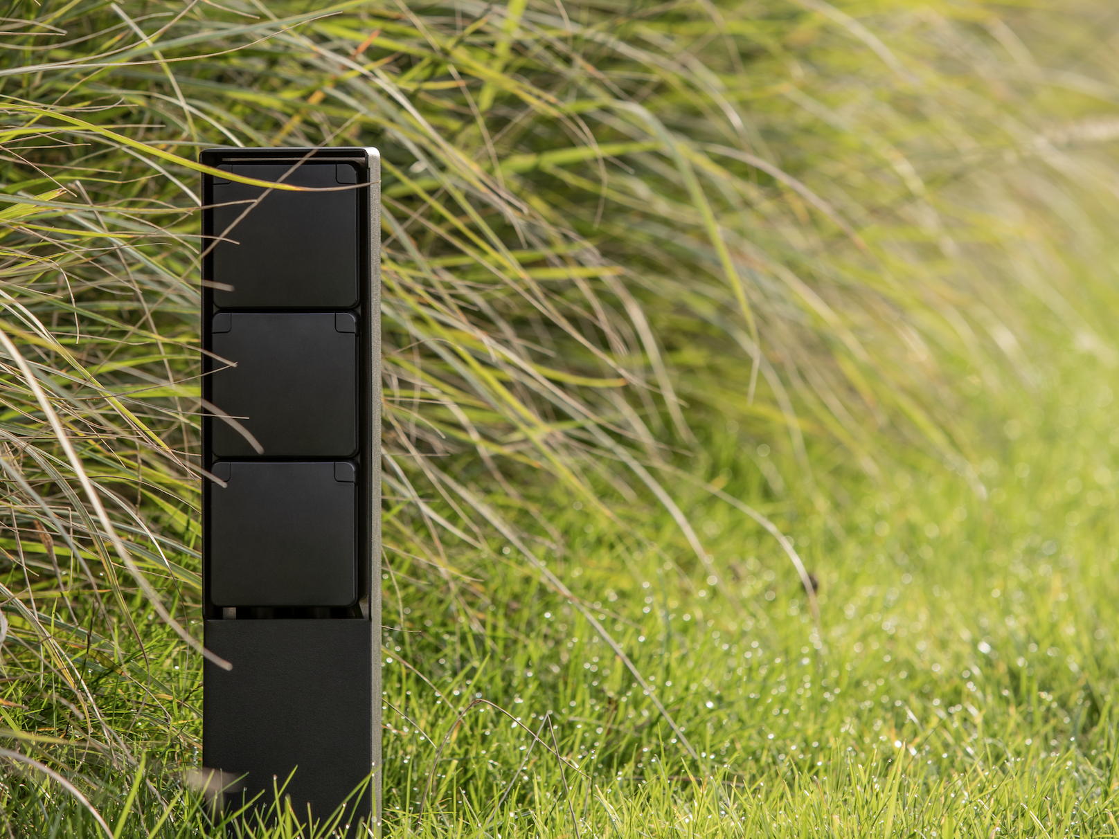 Un confort électrique sans limite grâce à la borne de jardin Niko Hydro