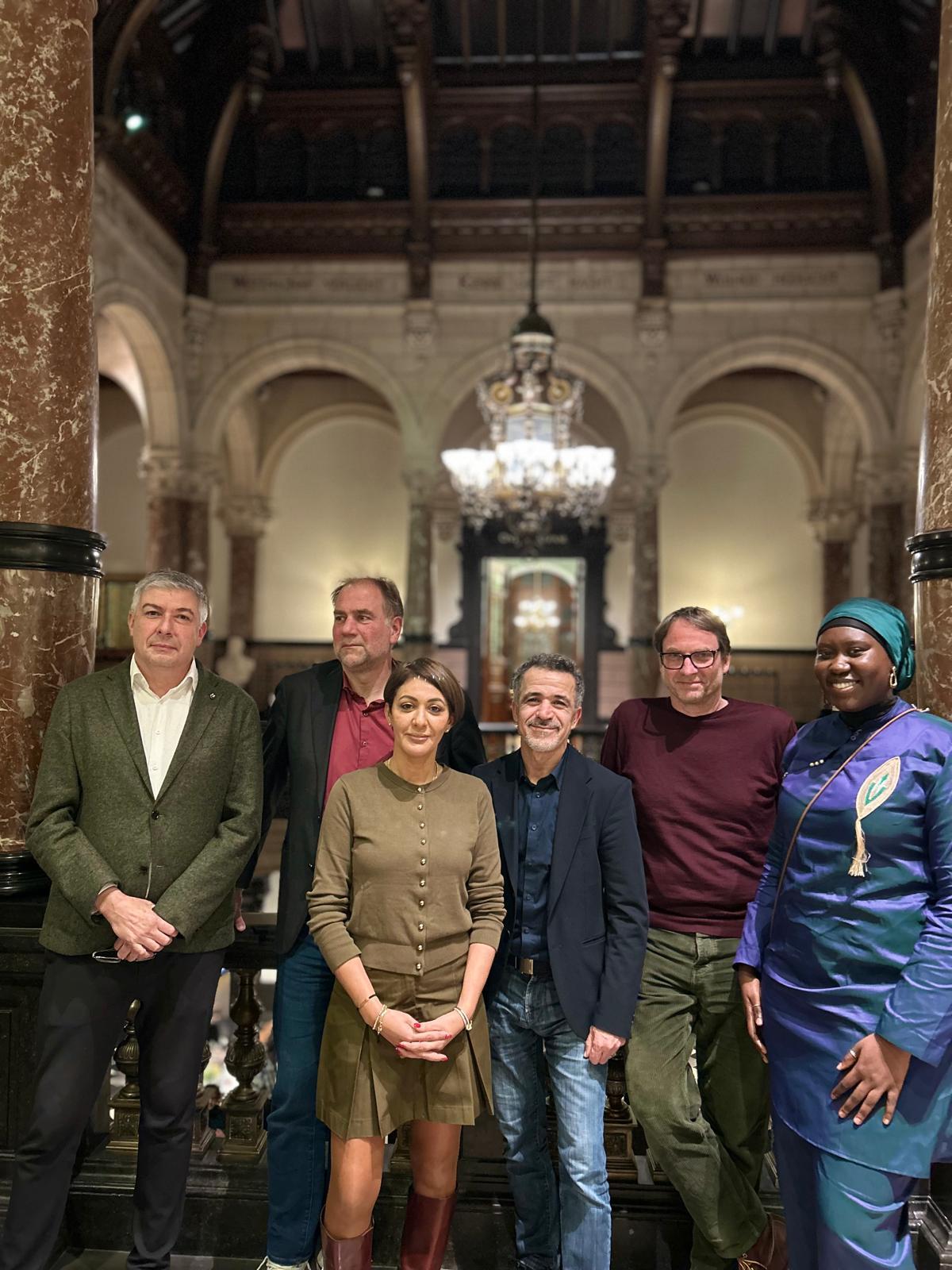 Vlnr: Joeri Tielemans (voorzitter districtsraad), Luc Moerkerke, Mariam El Osri, Omar Al Jattari, Jan van der Vloet, Aïssatou Cissé. 