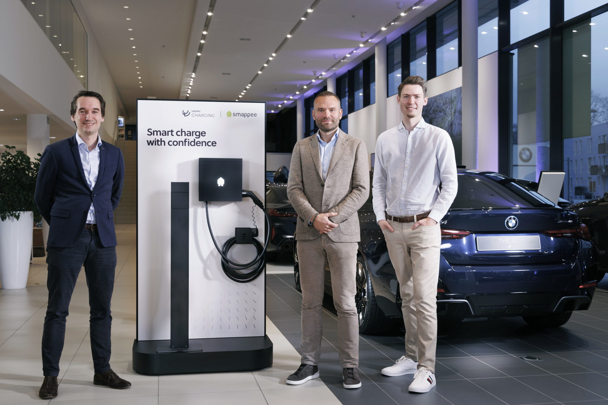 Pieter-Jan Scheir (Operational Director chez BMW & MINI Louyet), Laurent Louyet (CEO Louyet Group) et Cyril Briglia (Smappee Business Developer Charging Solutions Wallonia & Brussels) Pieter-Jan Scheir (Operational Director chez BMW & MINI Louyet), Laurent Louyet (CEO Louyet Group) et Cyril Briglia (Smappee Business Developer Charging Solutions Wallonia & Brussels)