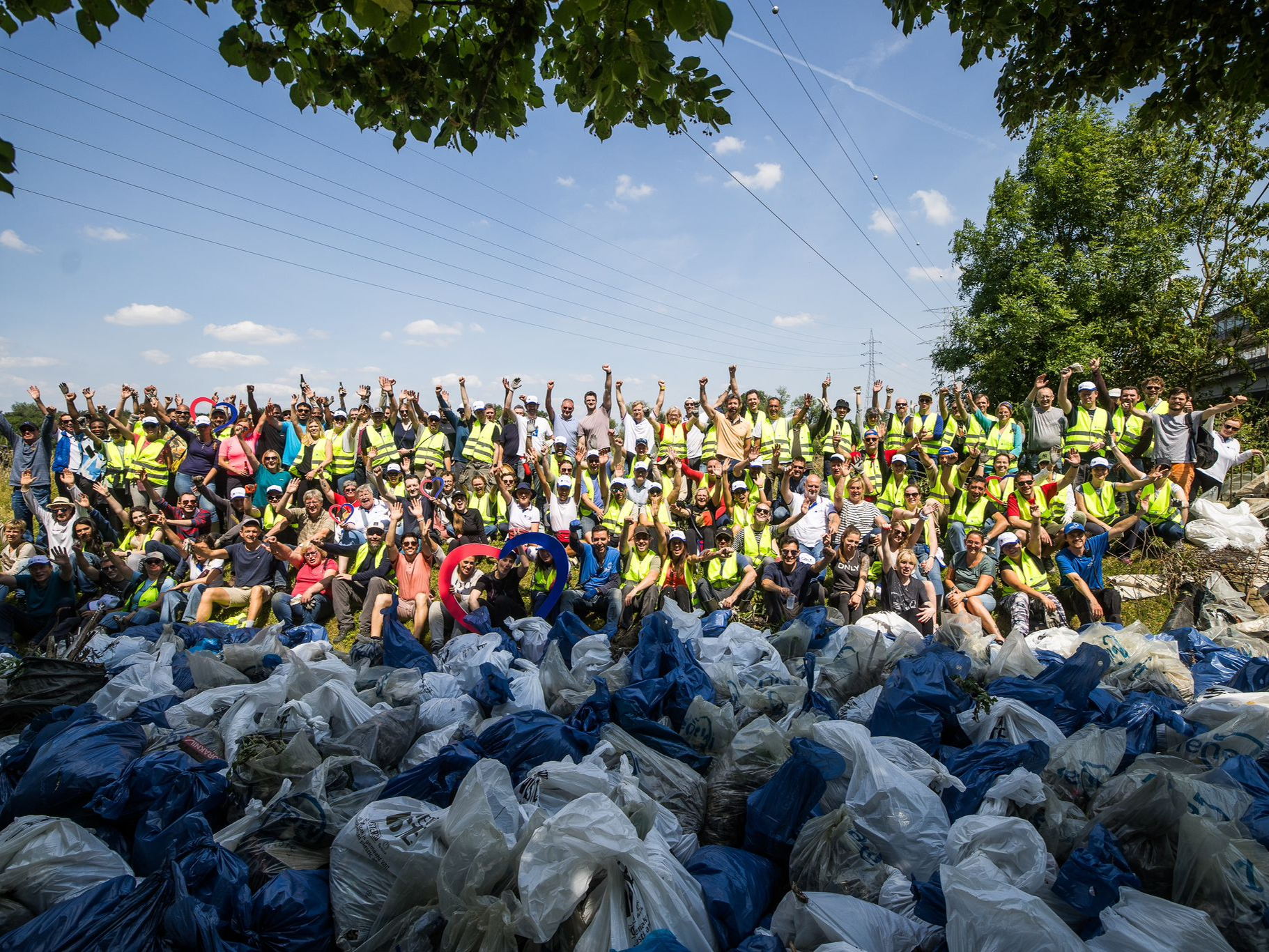 AXA et River Cleanup mobilisent 150 volontaires pour une opération de nettoyage à Lixhe