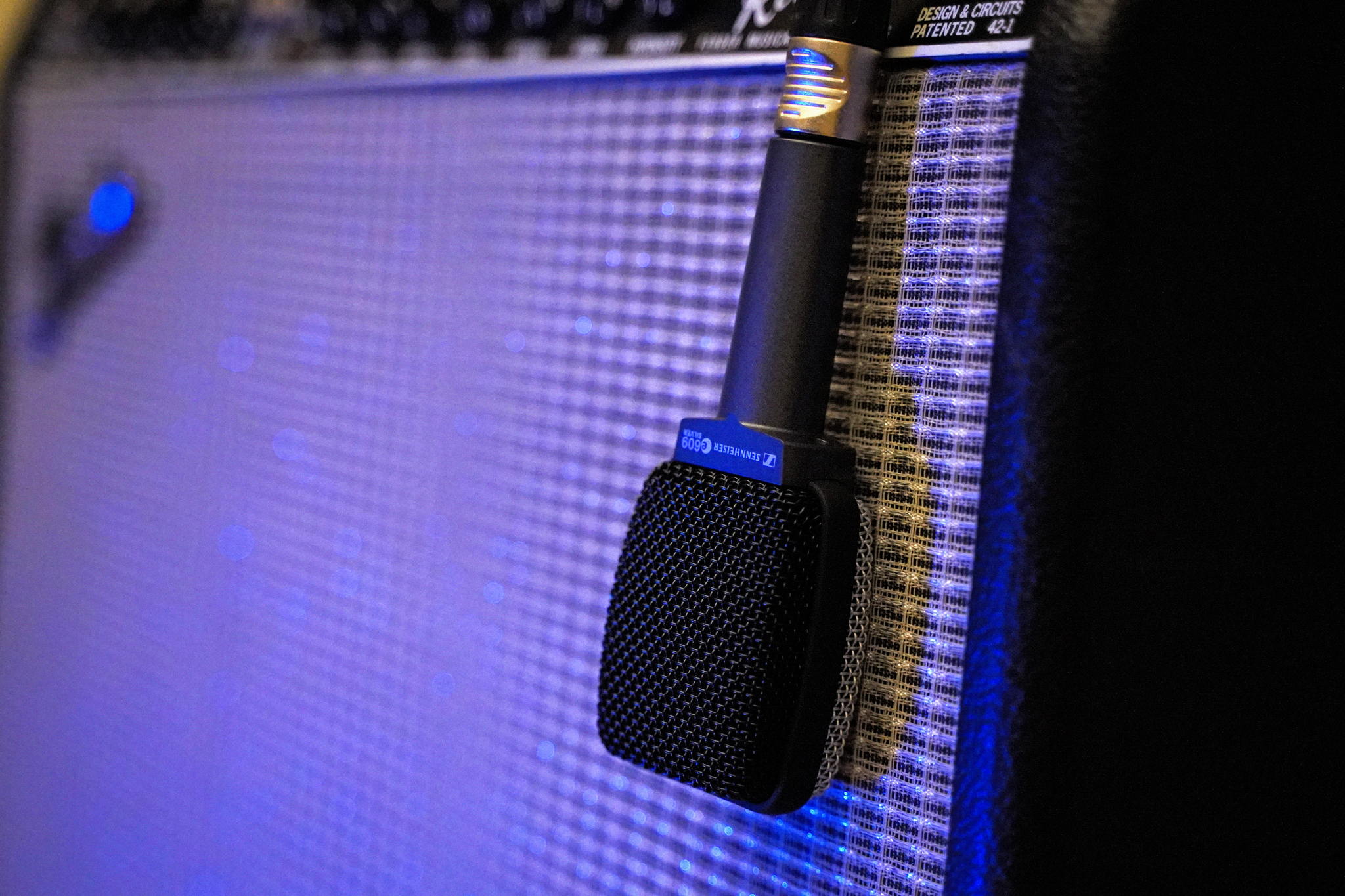 Famous flat design: the e 609 is a guitar cab specialist Famous flat design: the e 609 is a guitar cab specialist