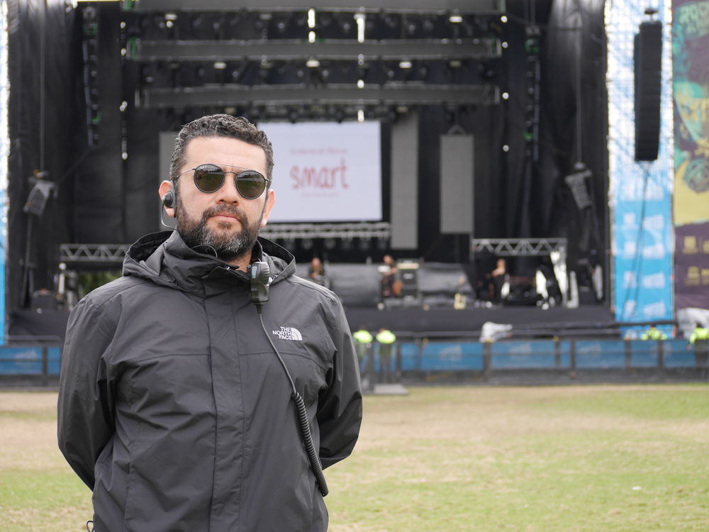 Alexander Muñoz, Productor Técnico de IDARTES, habla sobre su labor en Rock al Parque 2018: “Nuestro trabajo es controlar que todos los equipos estén en óptimo funcionamiento, además de atender las exigencias de las bandas participantes y, lo más importante, asegurar que el público se lleve una buena experiencia del festival”.