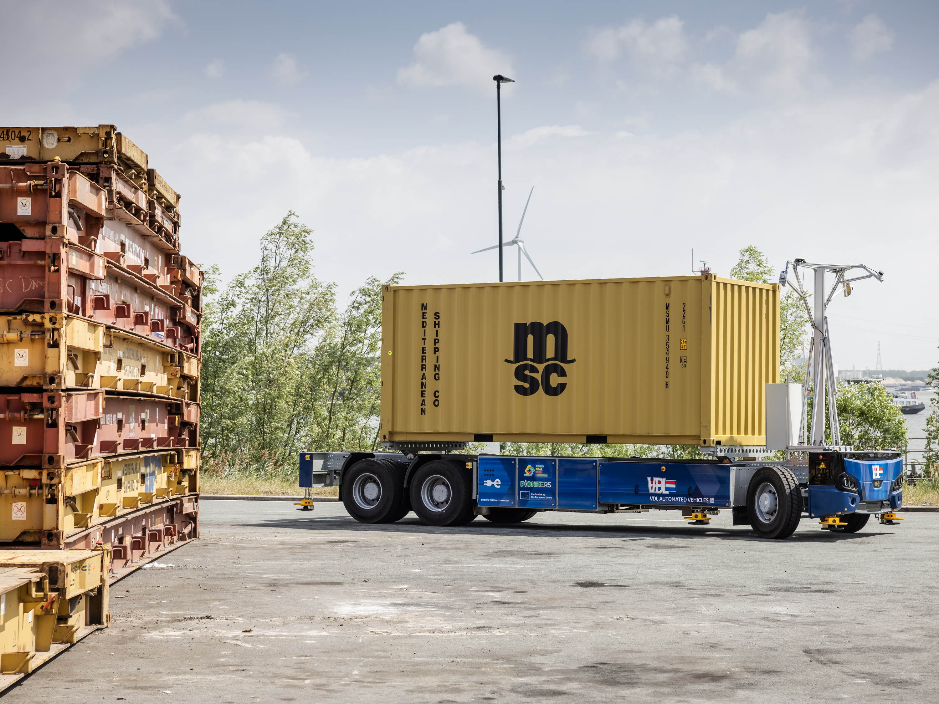 Port of Antwerp-Bruges showcases autonomous and electric shuttle at Medrepair Terminal: a scalable solution for smarter terminal logistics