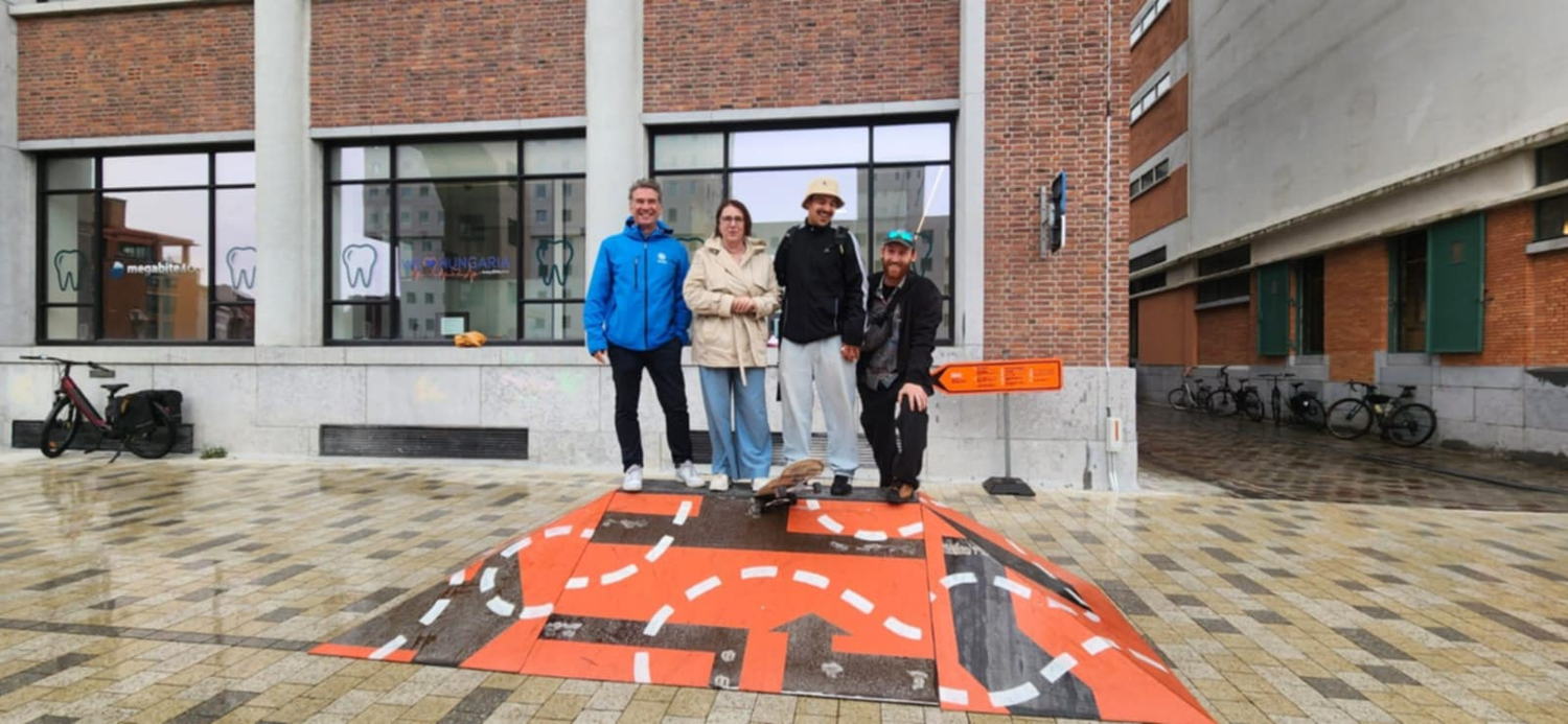 Schepenen Stockman en Brouwers samen met Jasper Tielens en Kas Wauters van Vzweetje