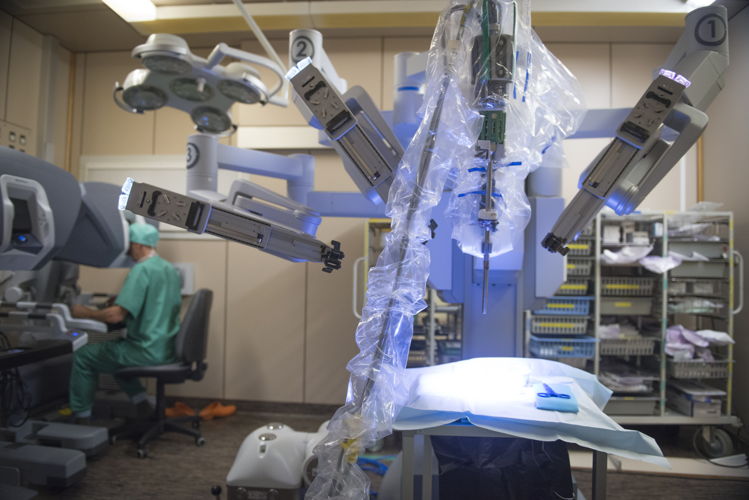 Robot chirurgical 
Crédits : L. Bazzoni