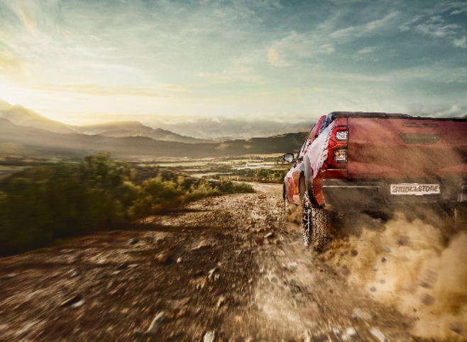 Le nouveau pneu Bridgestone Dueler All-Terrain A/T002 permet aux conducteurs de 4x4 de se jouer de toutes les difficultés sur la route et hors des sentiers battus