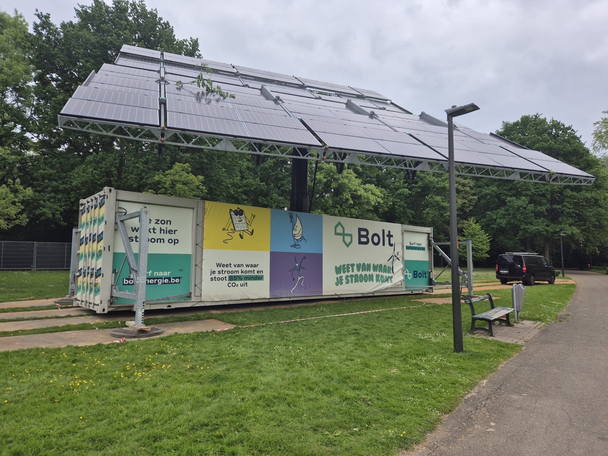 De Solar Container bij Planet Groove in Kortrijk