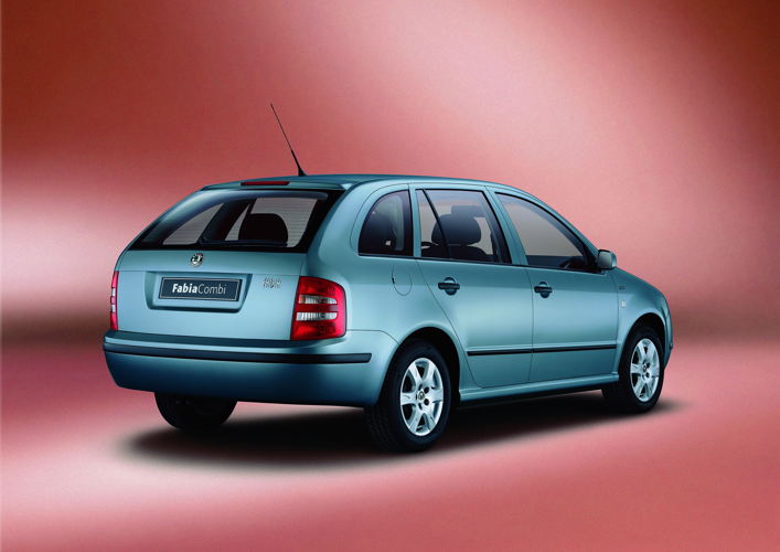The first generation of the ŠKODA FABIA COMBI, which
was built from 2000 to 2006, won over customers not
only with its generous space but also its extensive
standard equipment and numerous modern options.
The first generation of the ŠKODA FABIA COMBI, which
was built from 2000 to 2006, won over customers not
only with its generous space but also its extensive
standard equipment and numerous modern options.
