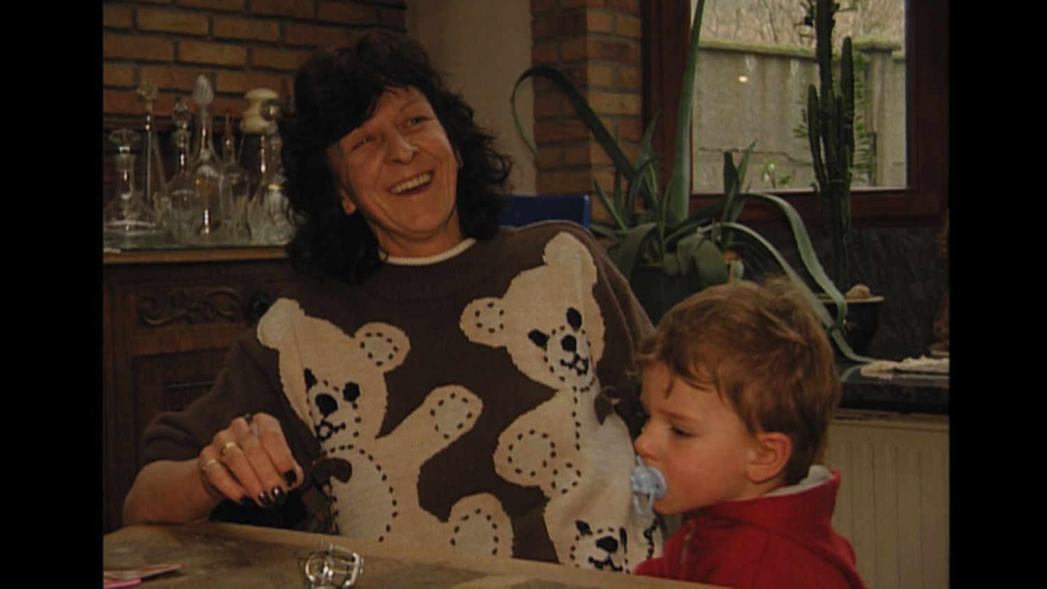 Zelfde deur, 20 jaar later:  Klein Sinaai vroeger (c) VRT