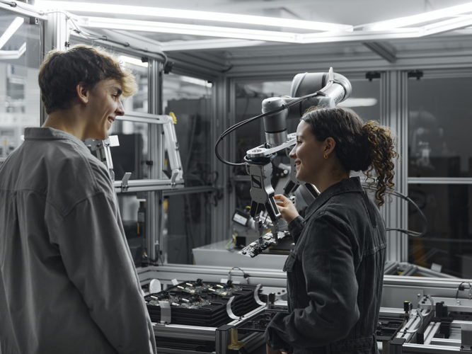 Employees in Sennheiser production
