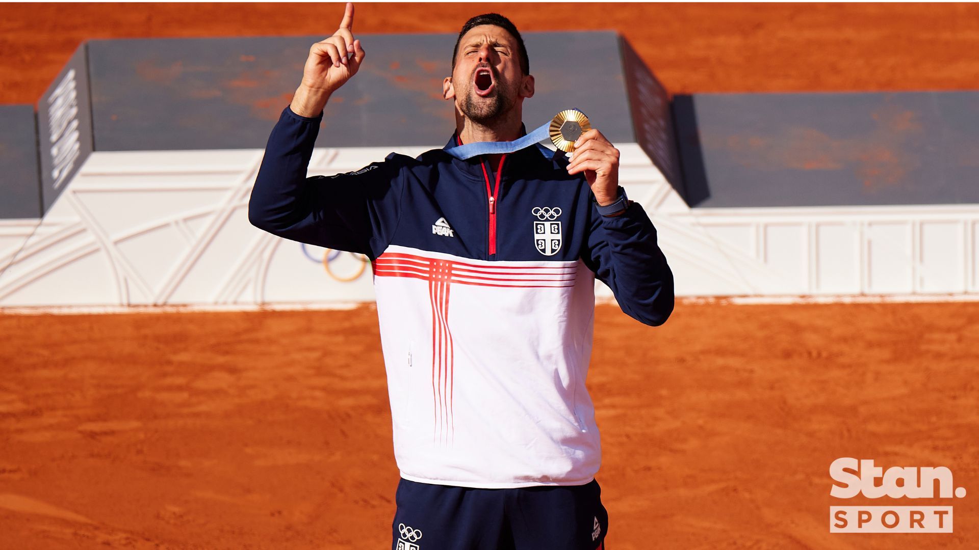 Novak Djokovic beat Carlos Alcaraz in the Men's Singles Gold Medal Match. Novak Djokovic beat Carlos Alcaraz in the Men's Singles Gold Medal Match.