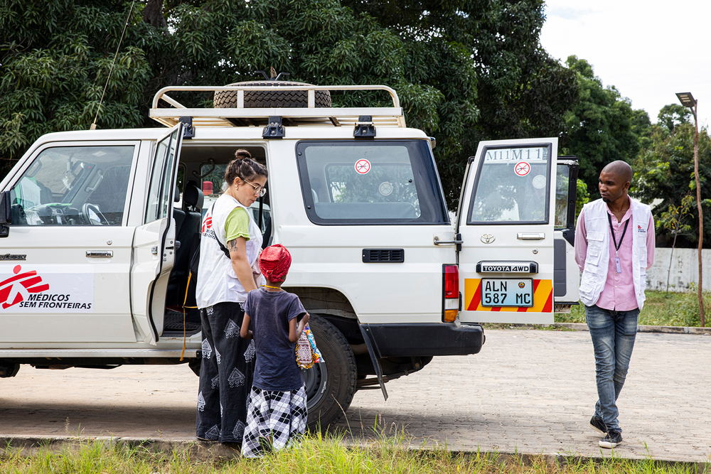 Zara, a 9-year-old girl with very severe diabetes who also receives psychological therapy from MSF is accompanied by Jade, an MSF psychologist. In the photo they are leaving from a health centre in Mocímboa da Praia, in the province of Cabo Delgado, in northern Mozambique. She goes with her grandfather every day to receive medication. Members of a non-state armed group took her mother away and her father is in another city, so her grandparents are the ones who take care of her. Photographer: Nuria Lopez Torres | Location: Mocímboa da Praia| Date: 02/06/2023