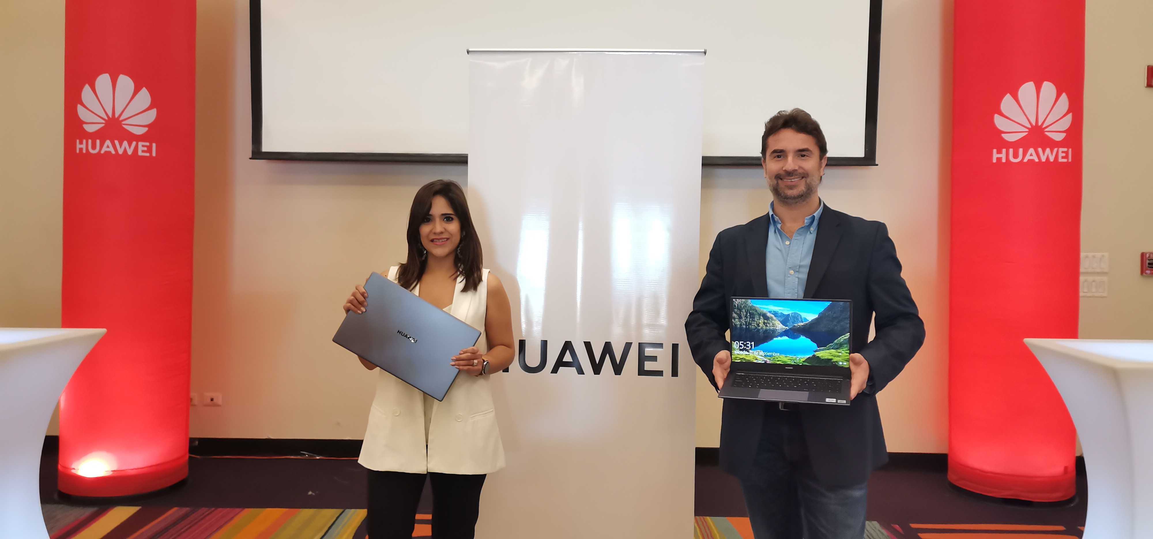 Izq. Ana Vides, Marketing Manager HUAWEI El Salvador; der. Mauro Salimbena, Devices Sales Manager. Izq. Ana Vides, Marketing Manager HUAWEI El Salvador; der. Mauro Salimbena, Devices Sales Manager.