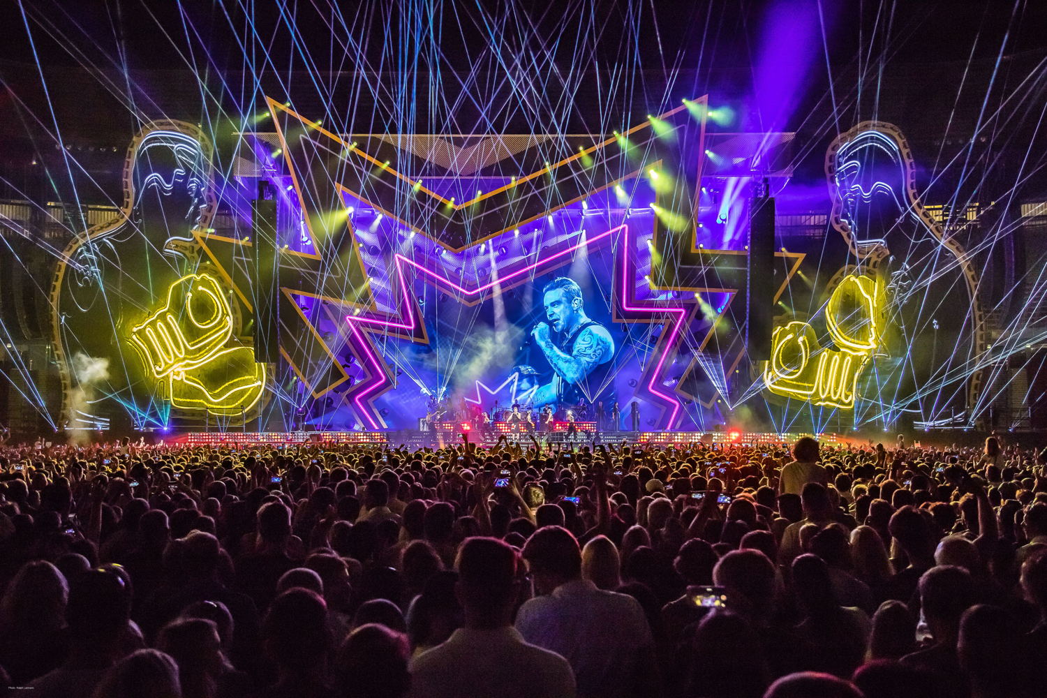 Britannia Row deployed Sennheiser’s Digital 6000 wireless microphone system for Robbie Williams’s The Heavy Entertainment Show tour

(Photo credit: 
Ralph Larmann)