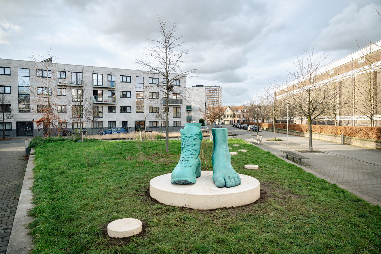 Guy Woueté, De pied à pied   (2024) © Guy Woueté – Collectie Kunst in de Stad - Foto: Tom Cornille