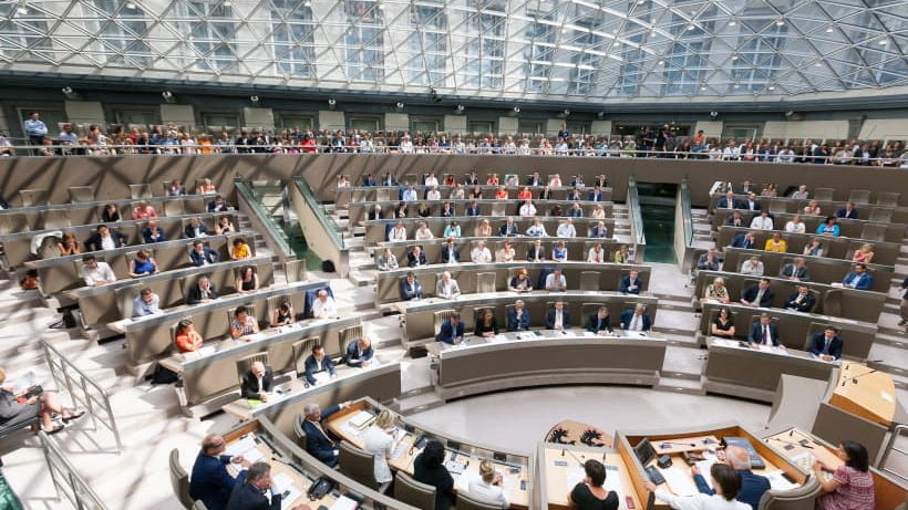 PERSUITNODIGING: Symposium over ouderschap en politieke mandaten: hoe maken we politiek combineerbaar met ouderschap?