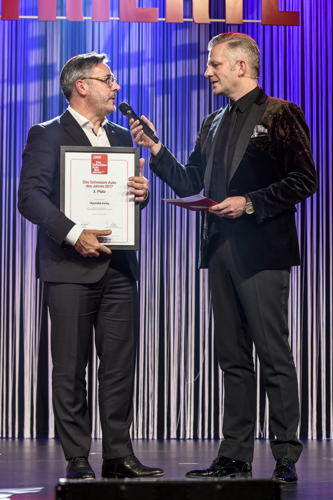 v.l.n.r. Diego Battiston, Managing Director Hyundai Suisse mit Rainer Maria Salzgeber
