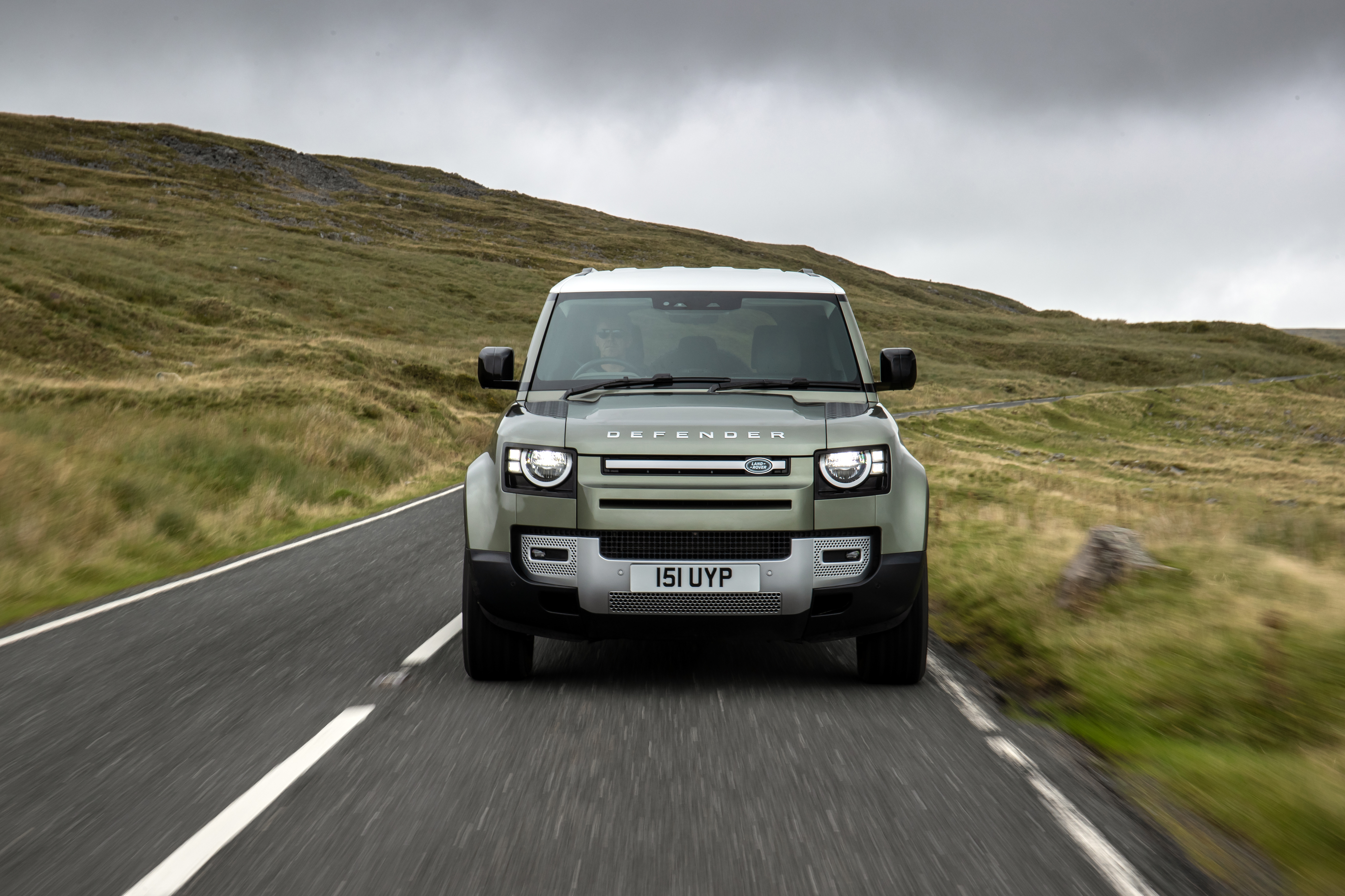 Land Rover Defender 90 et Plug-In Hybrid : la gamme s'élargit
