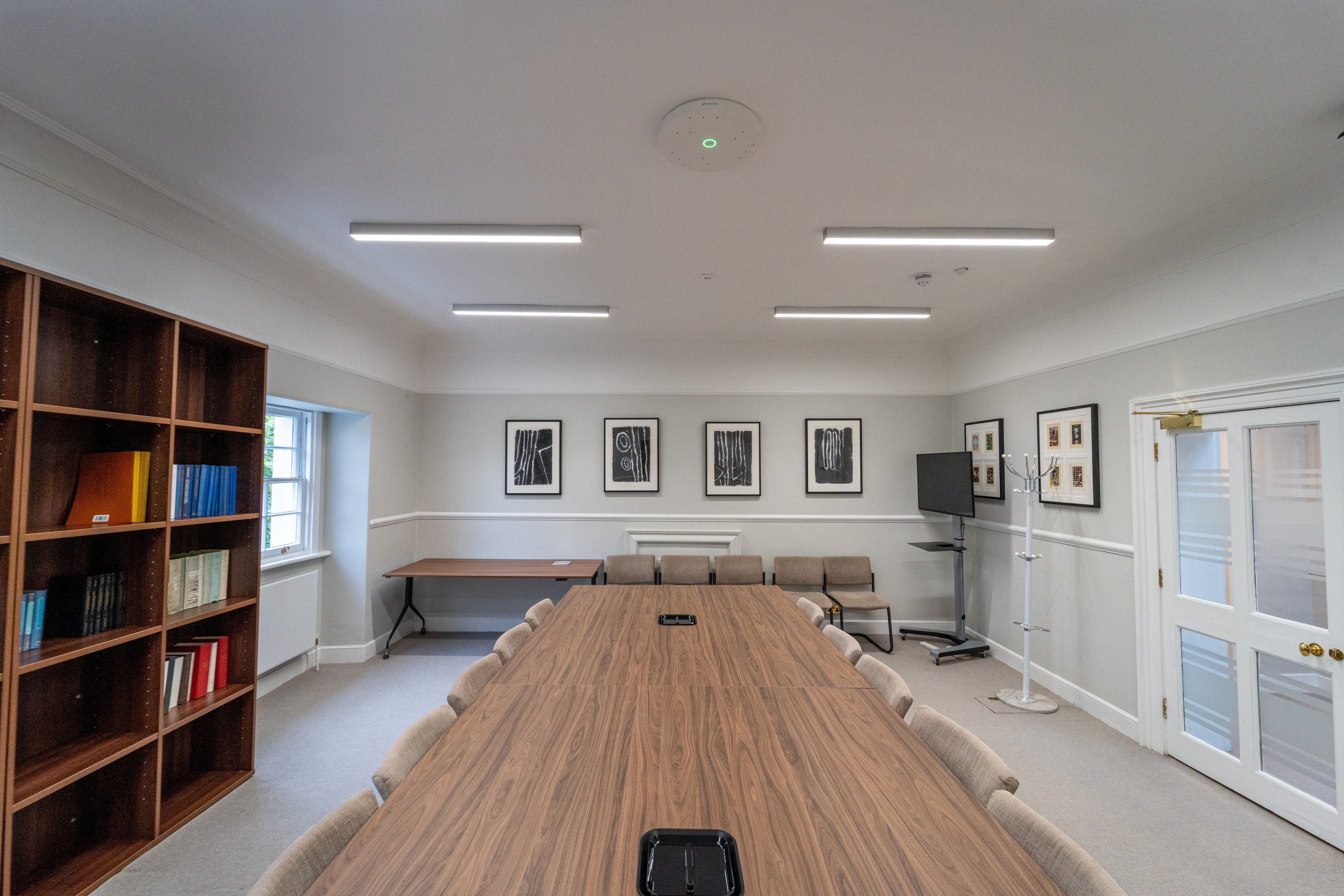 On the upper floors, meeting rooms such as the Helen Langan Room were outfitted with Sennheiser’s TeamConnect Ceiling Medium (TCC M) microphones, Logitech Tap touchscreens, and SpeechLine Digital Wireless systems