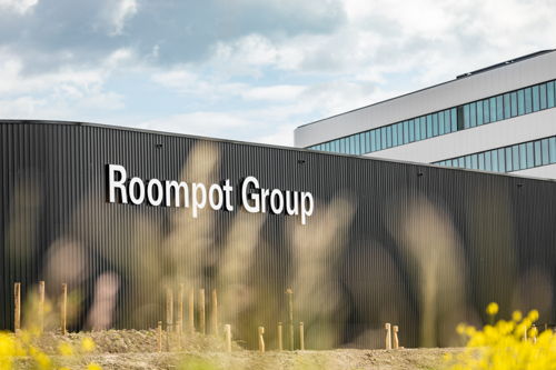 Roompot Hoofdkantoor Goes - zijgevel depot vanop A58