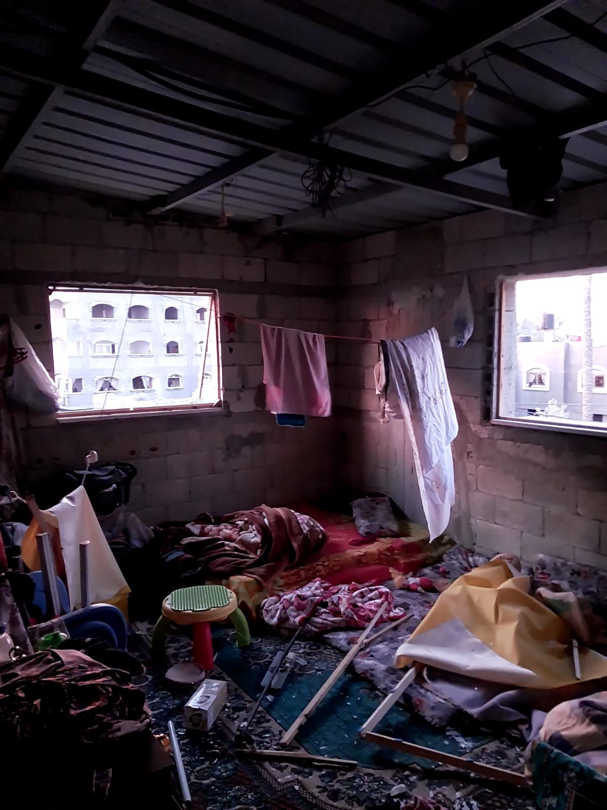 Estado en el que quedó el refugio en el que se alojaban la doctora de MSF y su familia tras el bombardeo. Foto: MSF