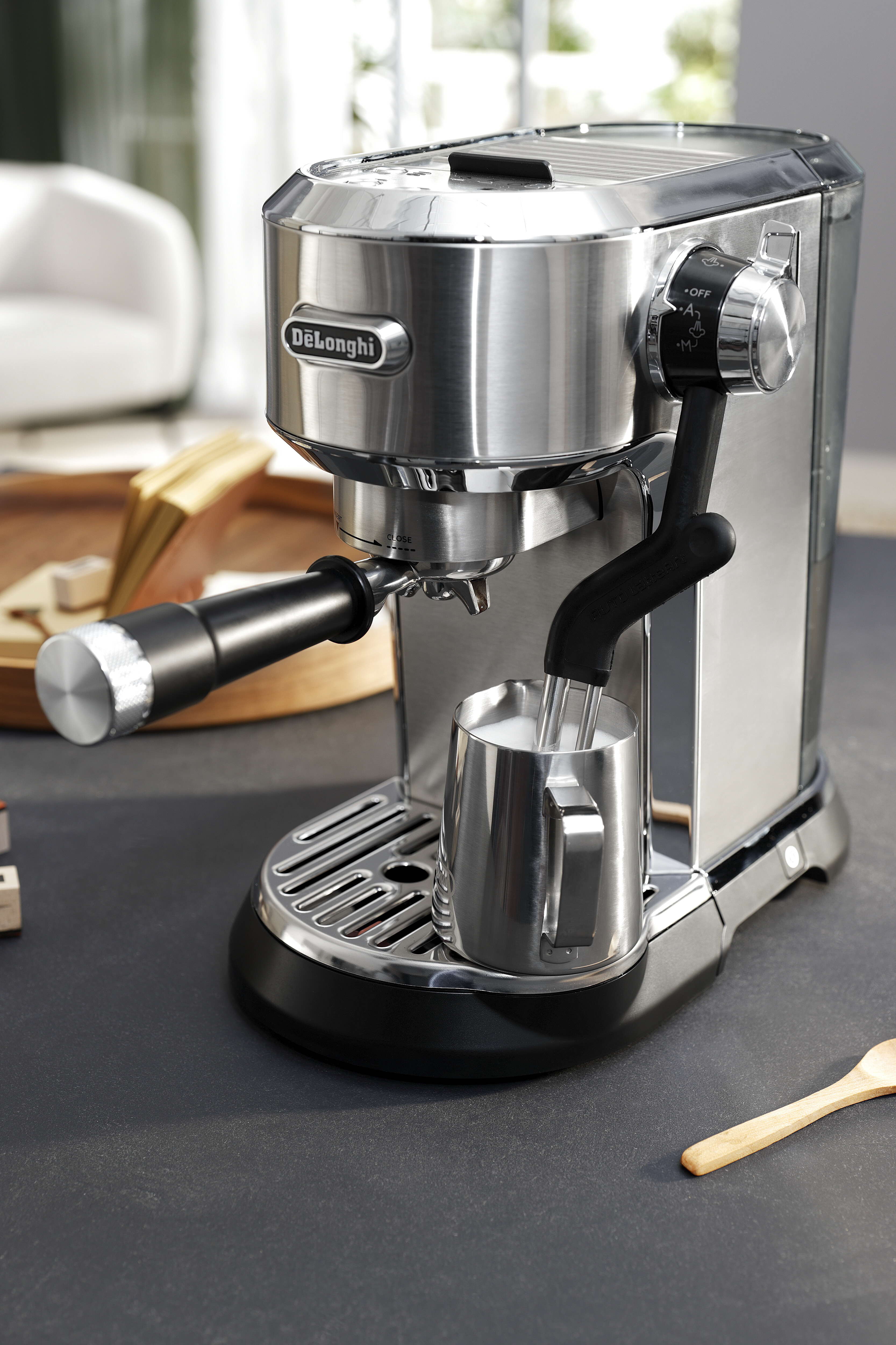 De'Longhi - Dedica Maestro - 429,90€ De'Longhi - Dedica Maestro - 429,90€