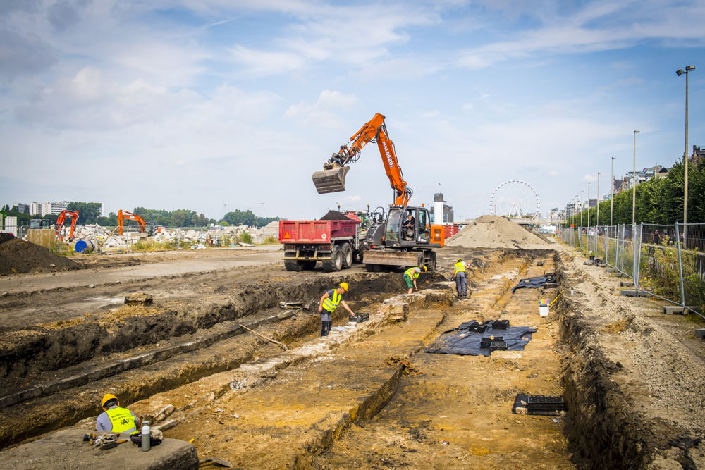 Archeologen brachten tussen september 2021 en augustus 2022 overblijfselen van de Sint- Michielsabdij aan het licht.  ©Frederik Beyens