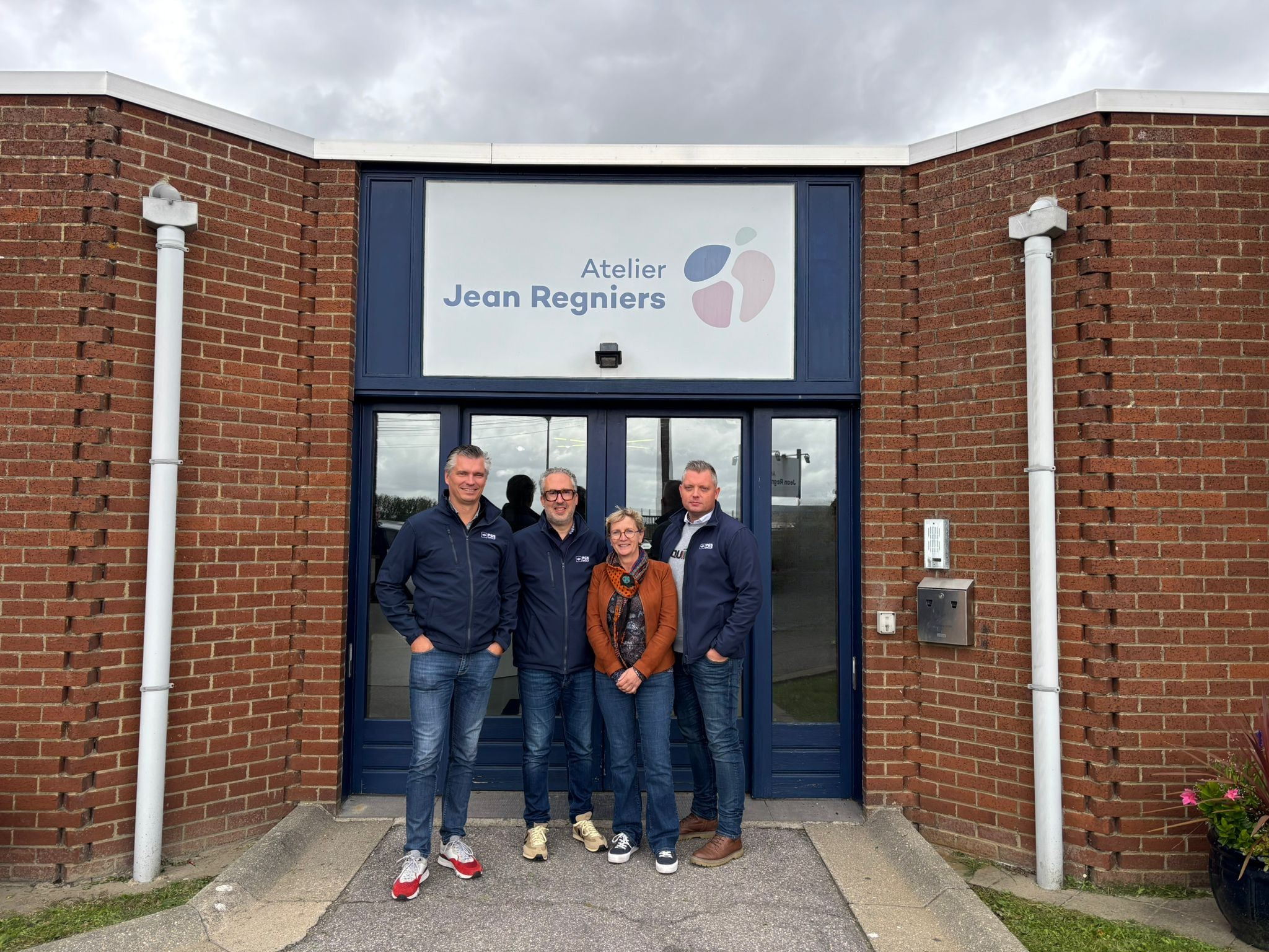 PGS Group et l’entreprise de travail adapté Atelier Jean Regniers s’associent pour la production de palettes en Wallonie