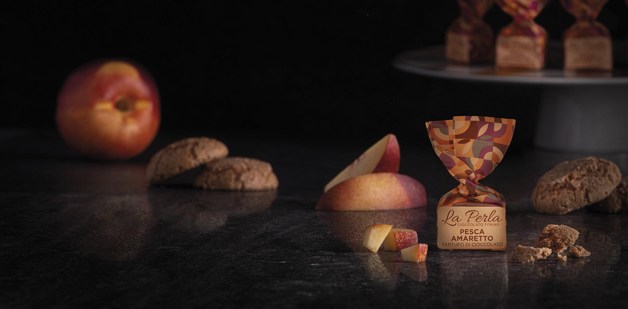 Tartufo Pesca Amaretto: la novità di La Perla di Torino è un dolce omaggio al Piemonte