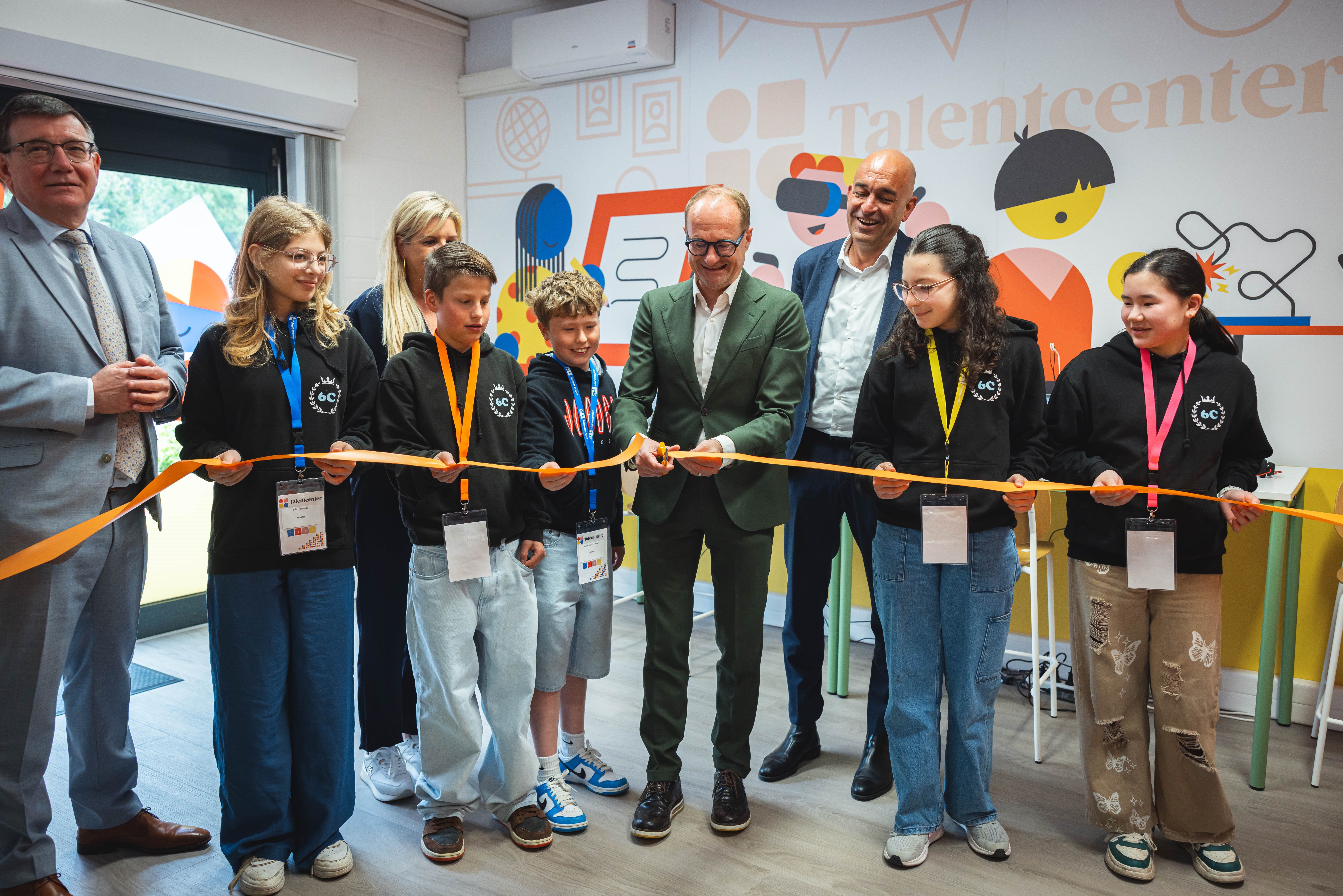 Minister van Onderwijs Ben Weyts opende het Talentcenter in Zellik in bijzijn van Kris Claes, gedelegeerd bestuurder Voka-KvK Vlaams-Brabant