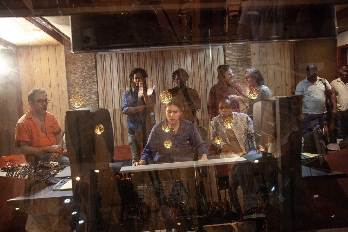 
 Jackson Browne and friends in Artists Institute Control Room A  © David Belle 
