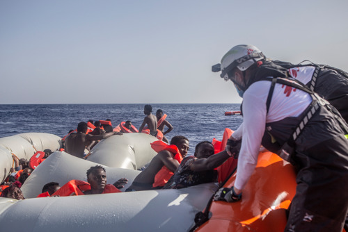 22 personnes portées disparues et une décédée lors d’un naufrage en Méditerranée centrale