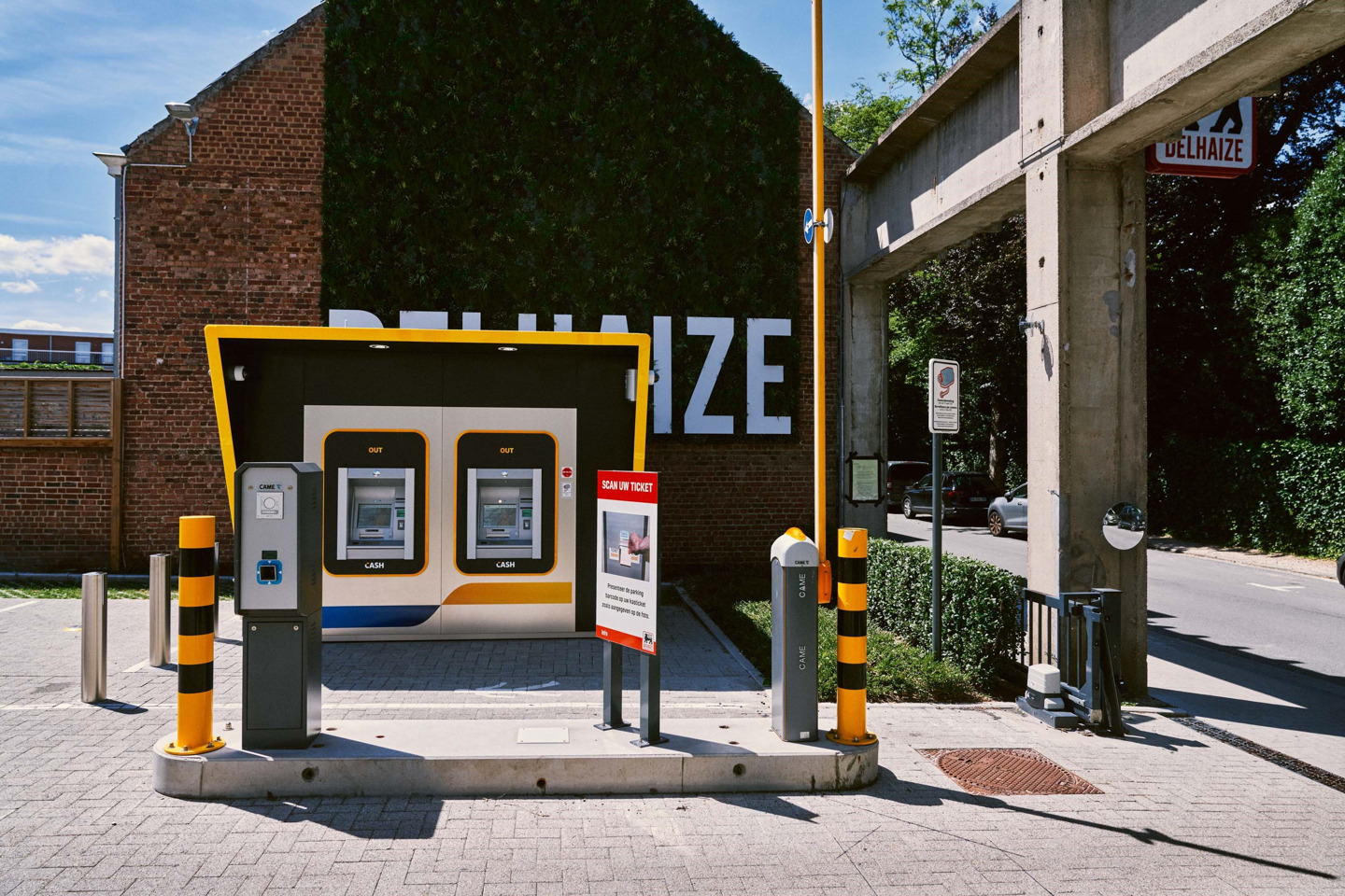 Primeur: Delhaize en Batopin installeren samen eerste extern CASH-punt op parking supermarkt
