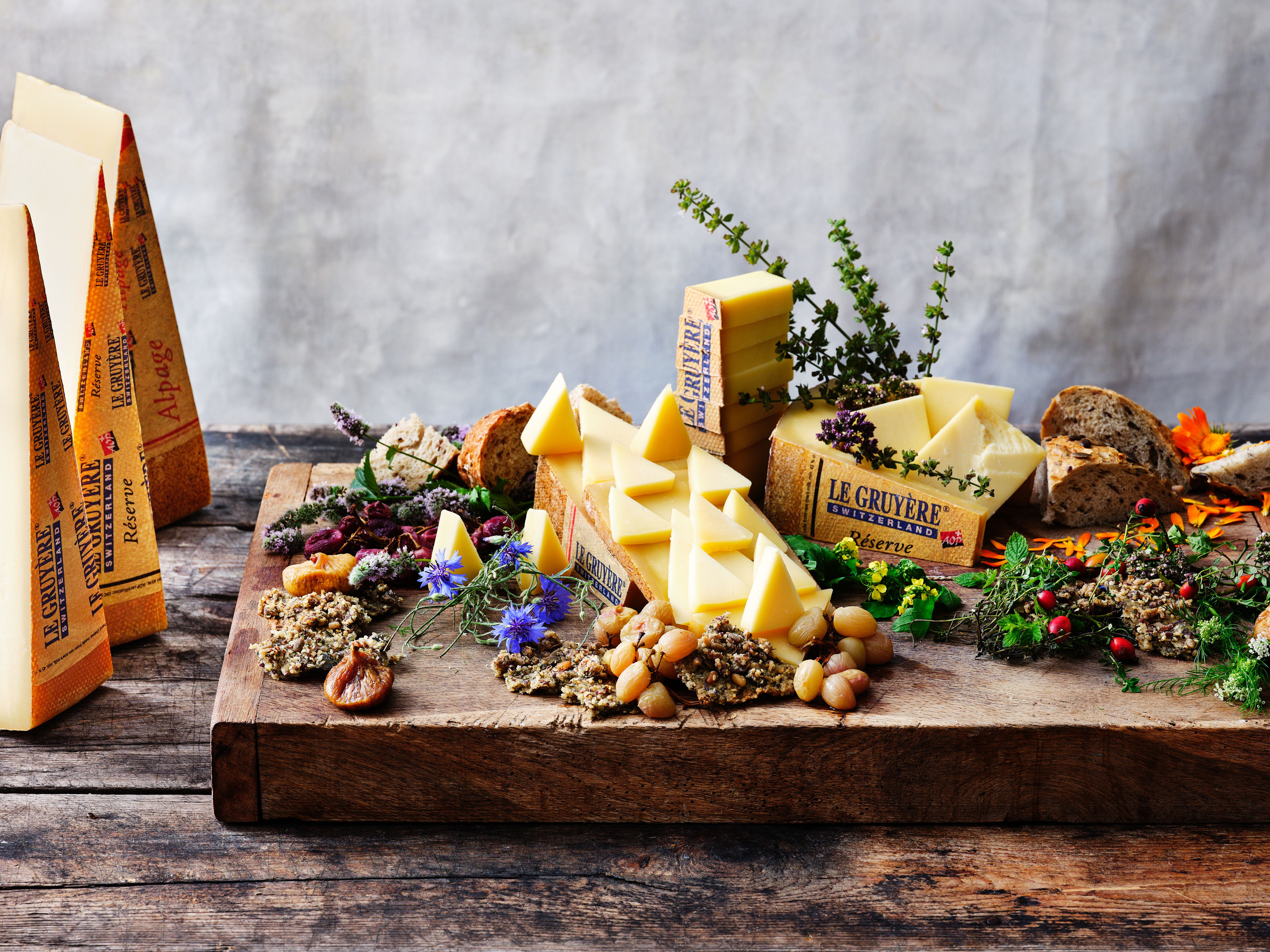 Een ode aan de bijzondere verbinding tussen de planten en bloemen uit de Zwitserse Alpen, en «hun kaas», Le Gruyère AOP