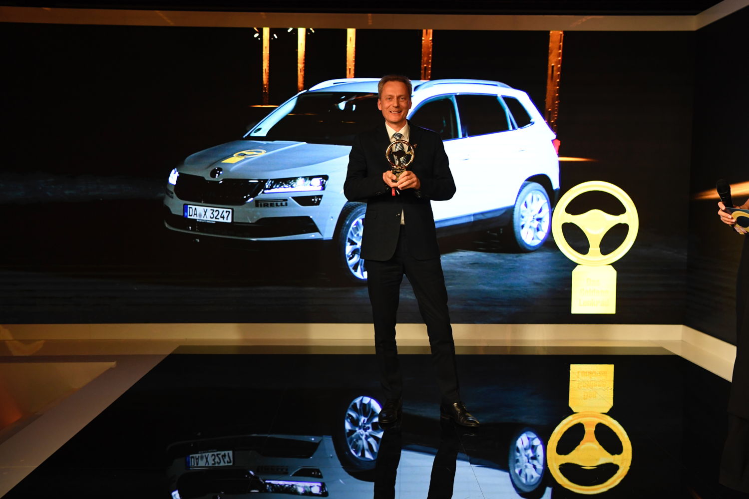 Christian Strube, ŠKODA AUTO Board Member for Technical Development, receives the Golden Steering Wheel for the ŠKODA KAROQ in the 'Small SUV' category.