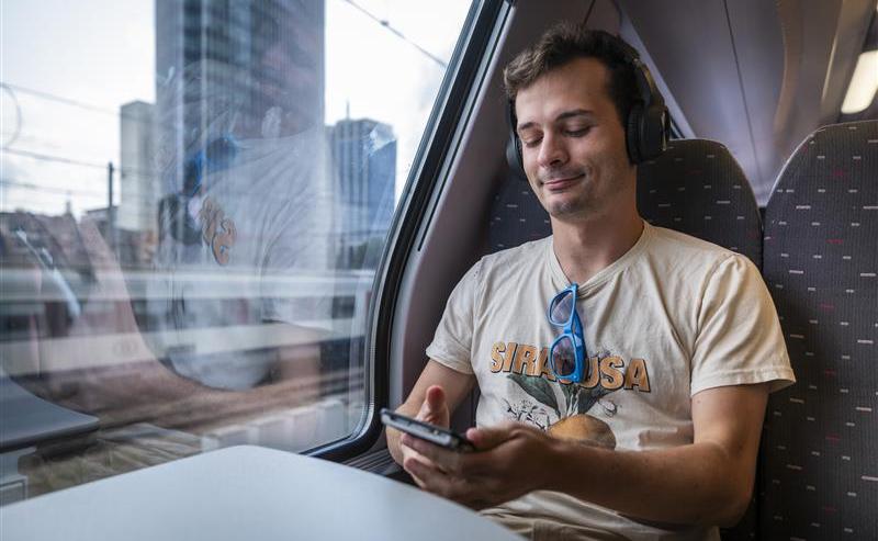 NMBS lanceert dit jaar nieuw tarievengamma: reizen met de trein wordt goedkoper tijdens de daluren en voor frequente treinreizigers