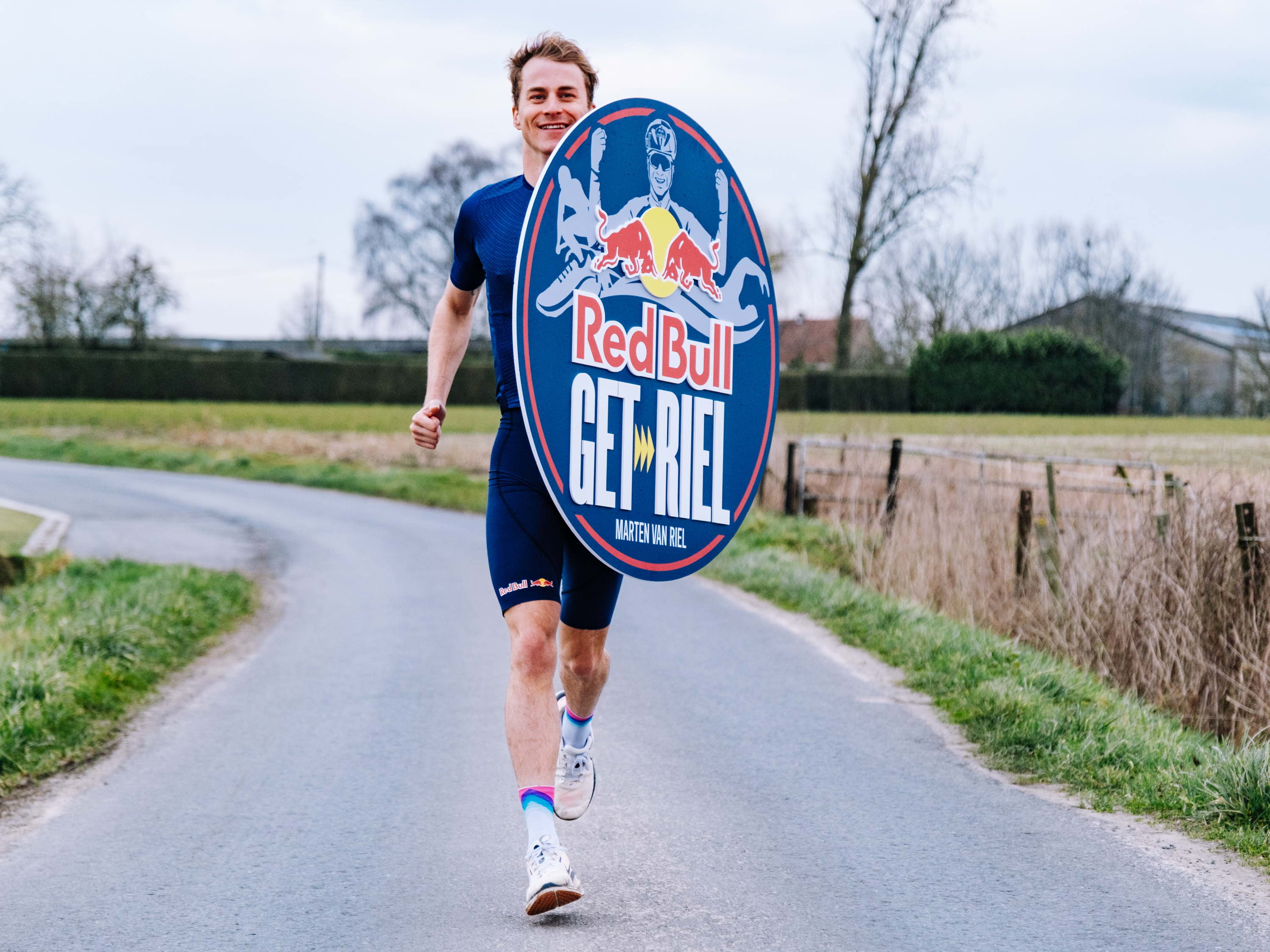 WERELDKAMPIOEN TRIATLON MARTEN VAN RIEL LANCEERT EIGEN STRAVA CHALLENGE