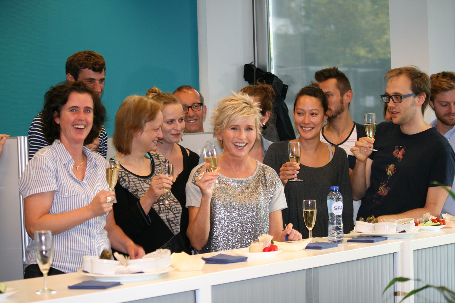 Een toast op Andrea (c) VRT