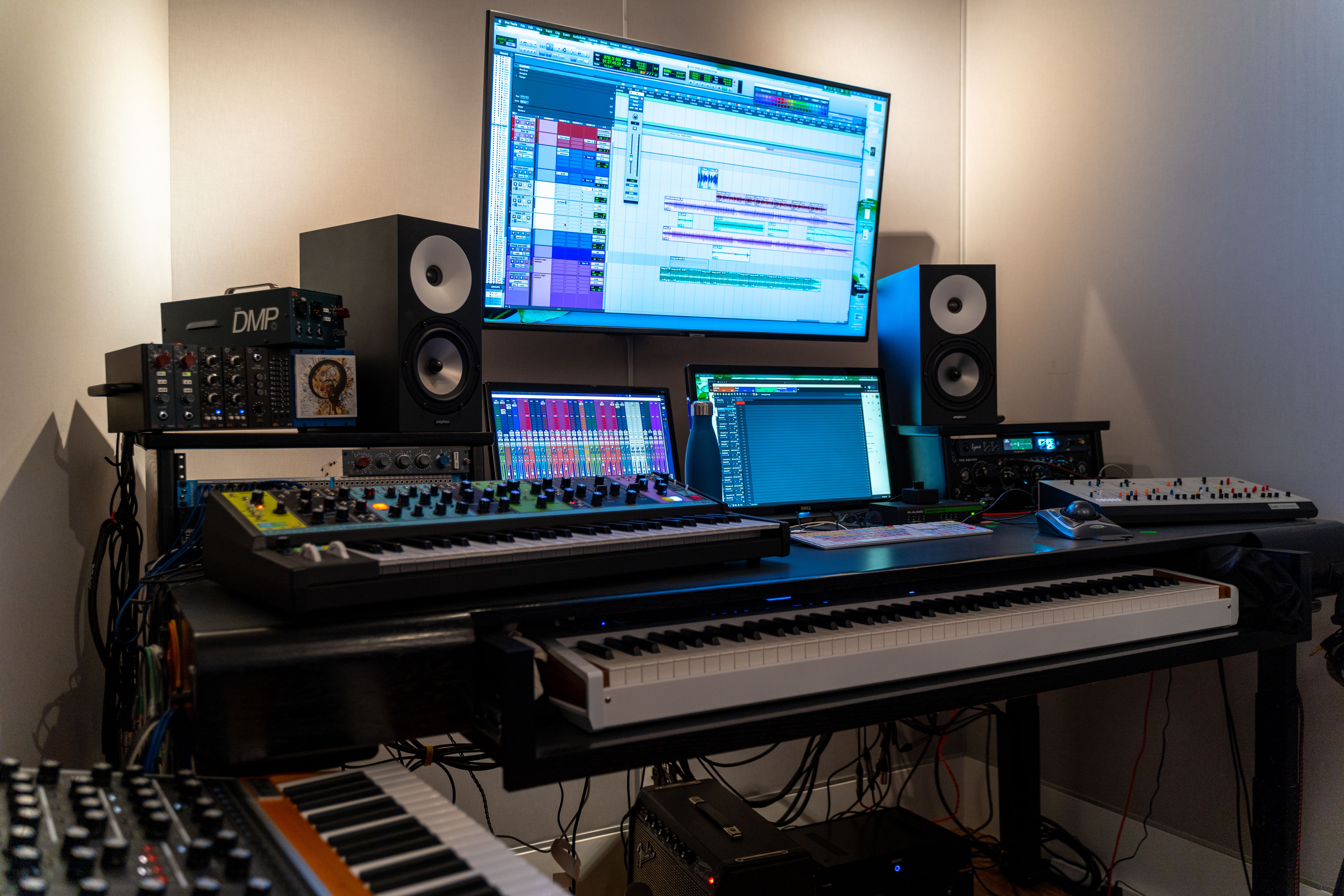 Guerra uses Amphion One18 monitors as an essential part of his composition and production signal flow.